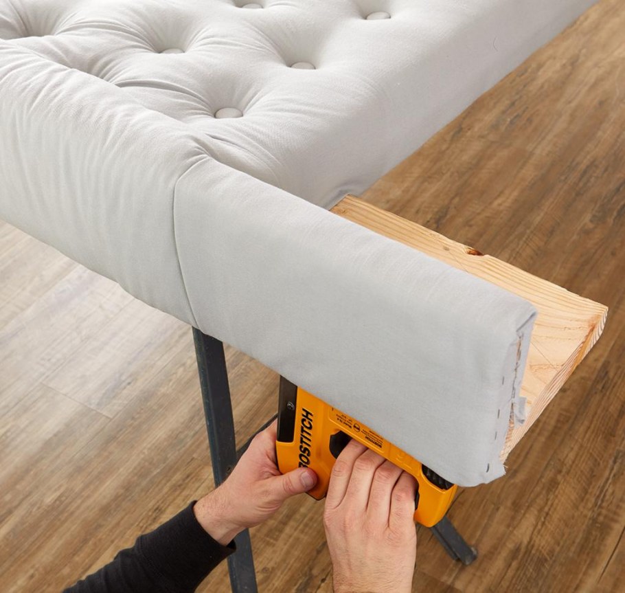 Кровать с мягкой спинкой