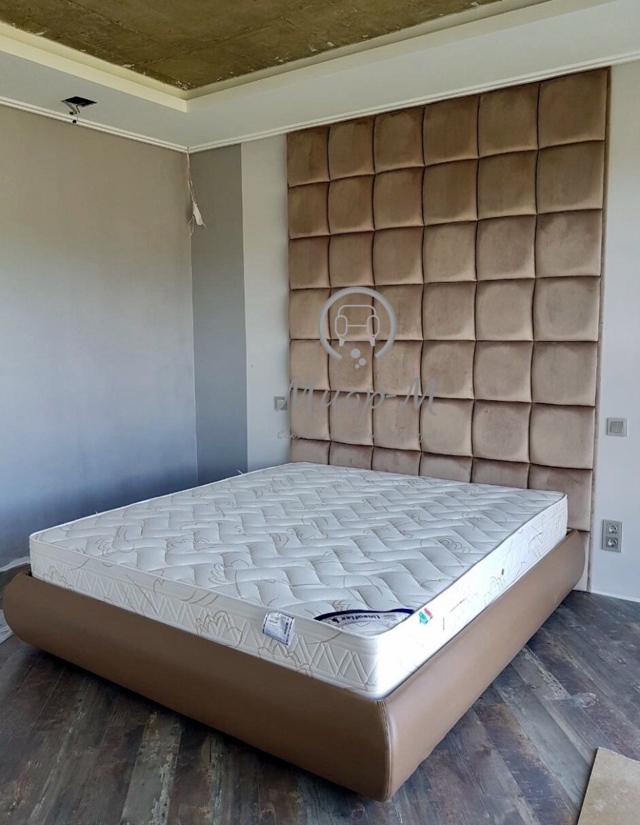 Мягкая стена у кровати