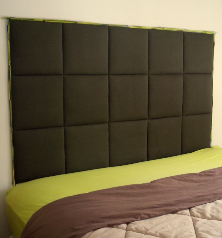 Кровать с мягкой спинкой