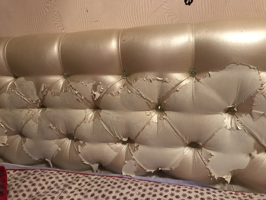 Перетяжка изголовья кровати