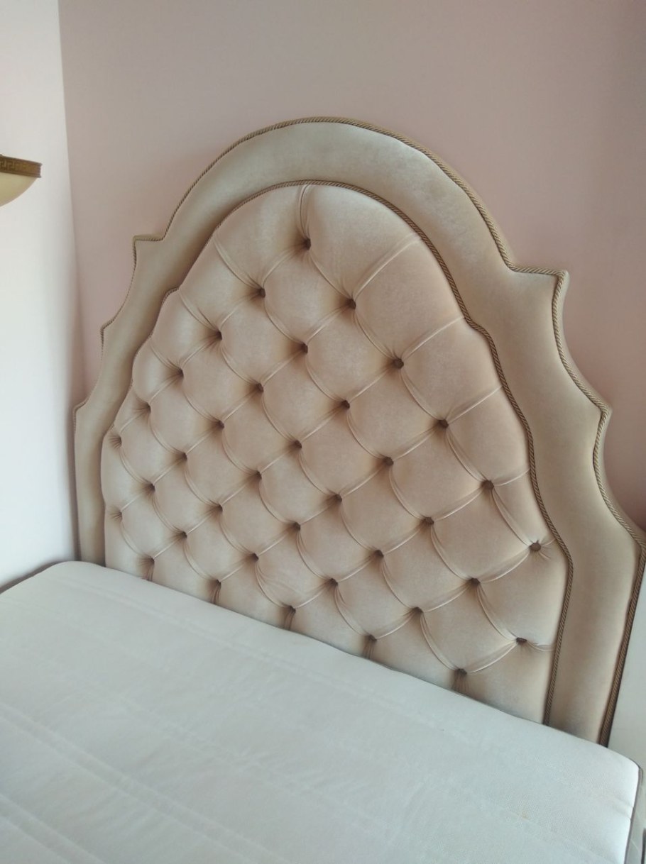 Круглая кровать с мягким изголовьем