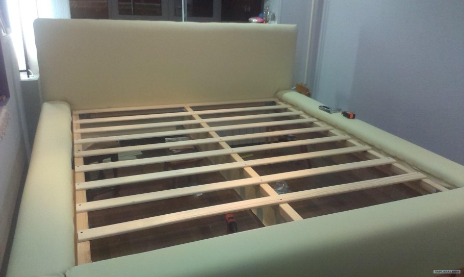 Каркас кровати со спинкой