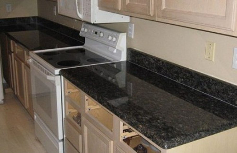 Стык плиты и столешницы