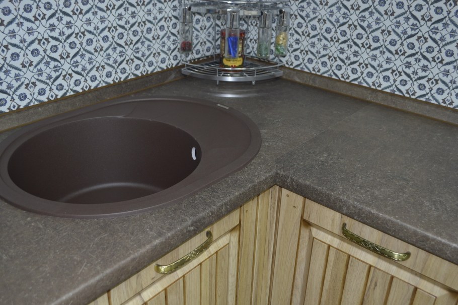 Стык столешницы еврозапил