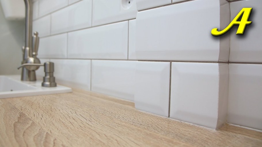 Белая плитка с серой затиркой