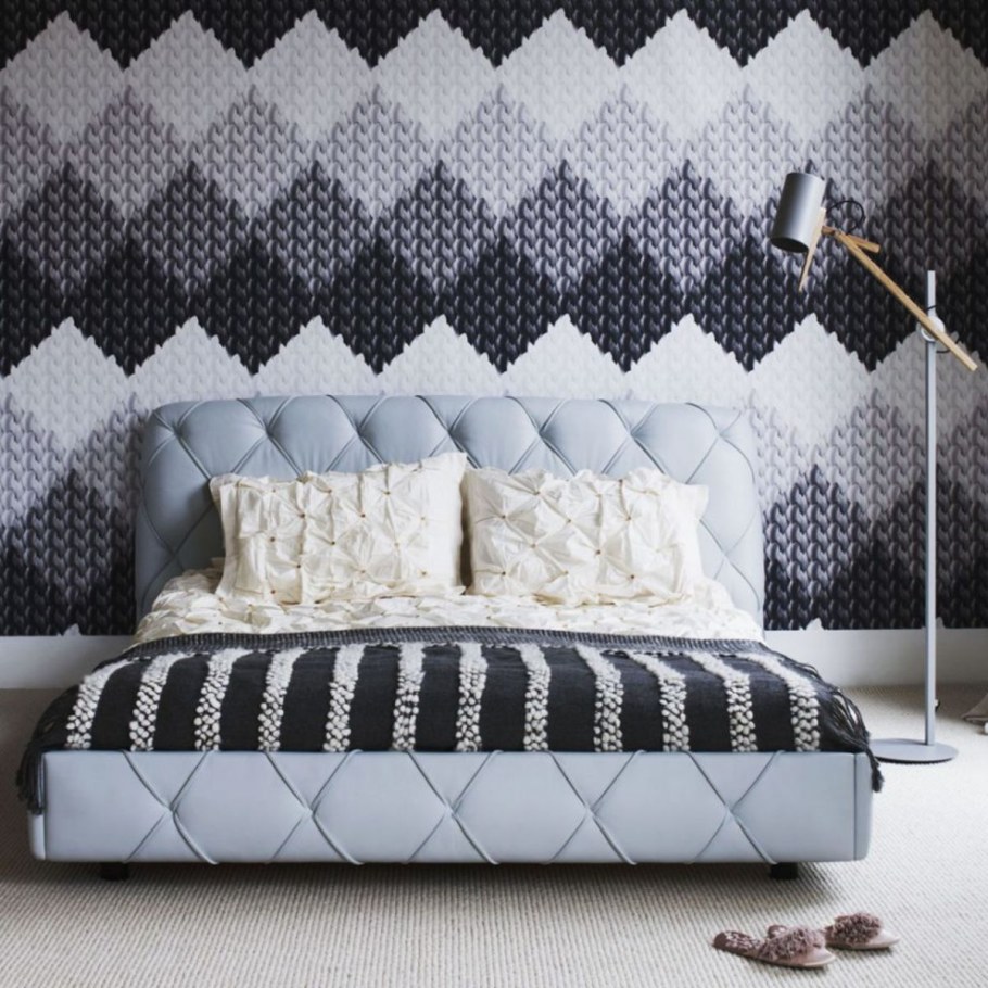 Кровать с ромбами