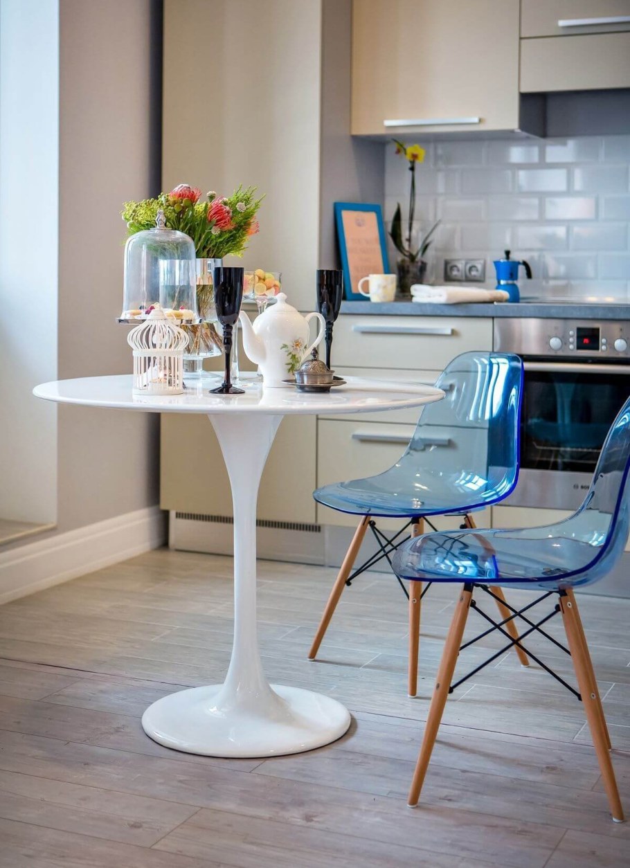 Прозрачные стулья в интерьере