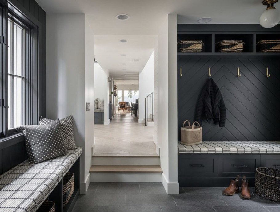 Интерьер прихожей в частном доме