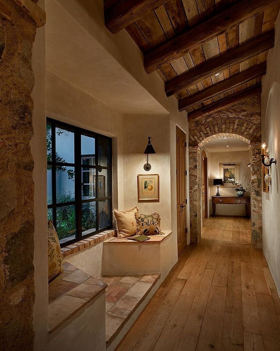 Интерьер прихожей частного дома