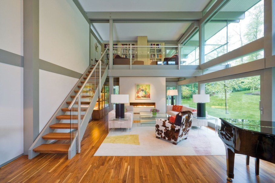 Современная лестница в доме