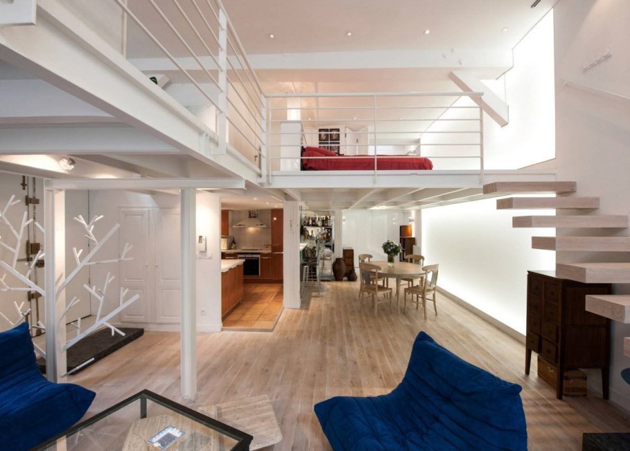 Интерьер с высокими потолками