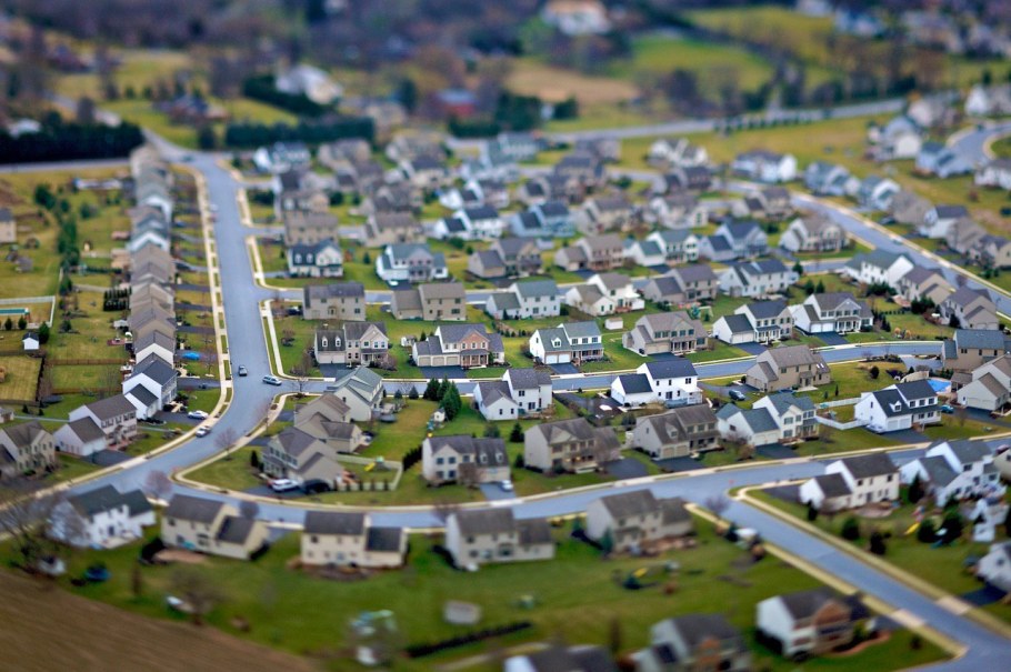 Много домов