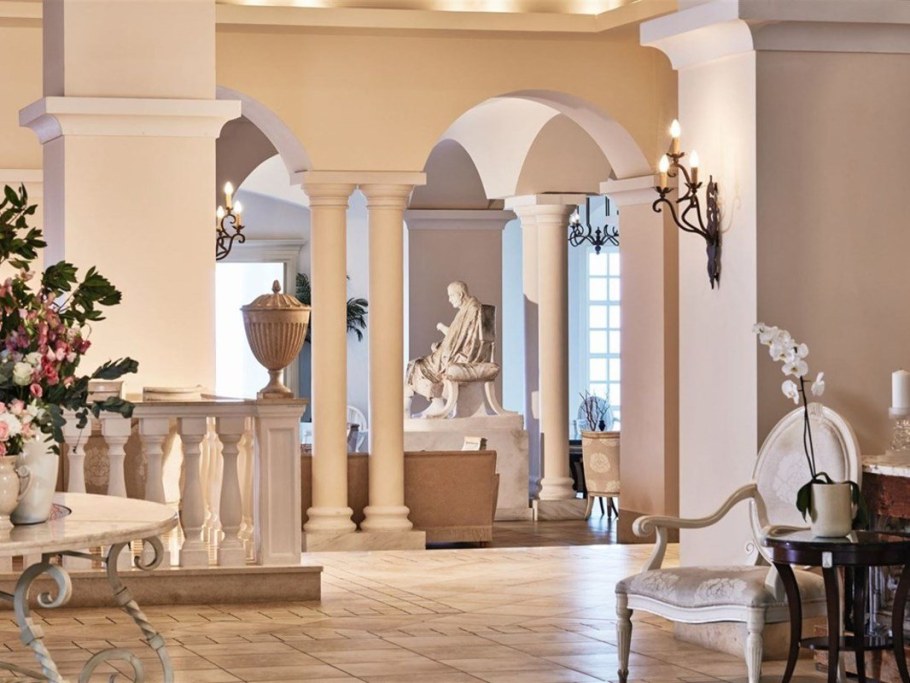 Интерьер в римском античном стиле