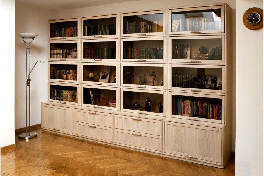 Книжный шкаф Glass Cabinet