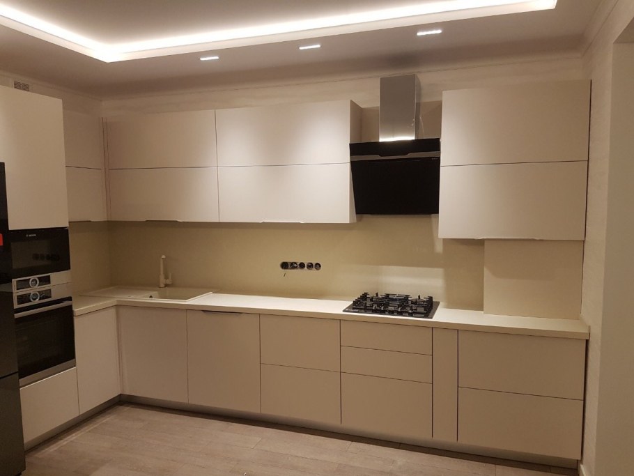 Кухня бежевый песок Эггер