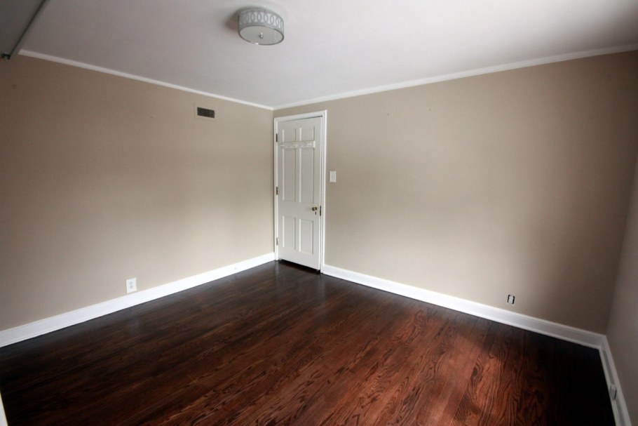 Белая матовая краска для стен в квартире