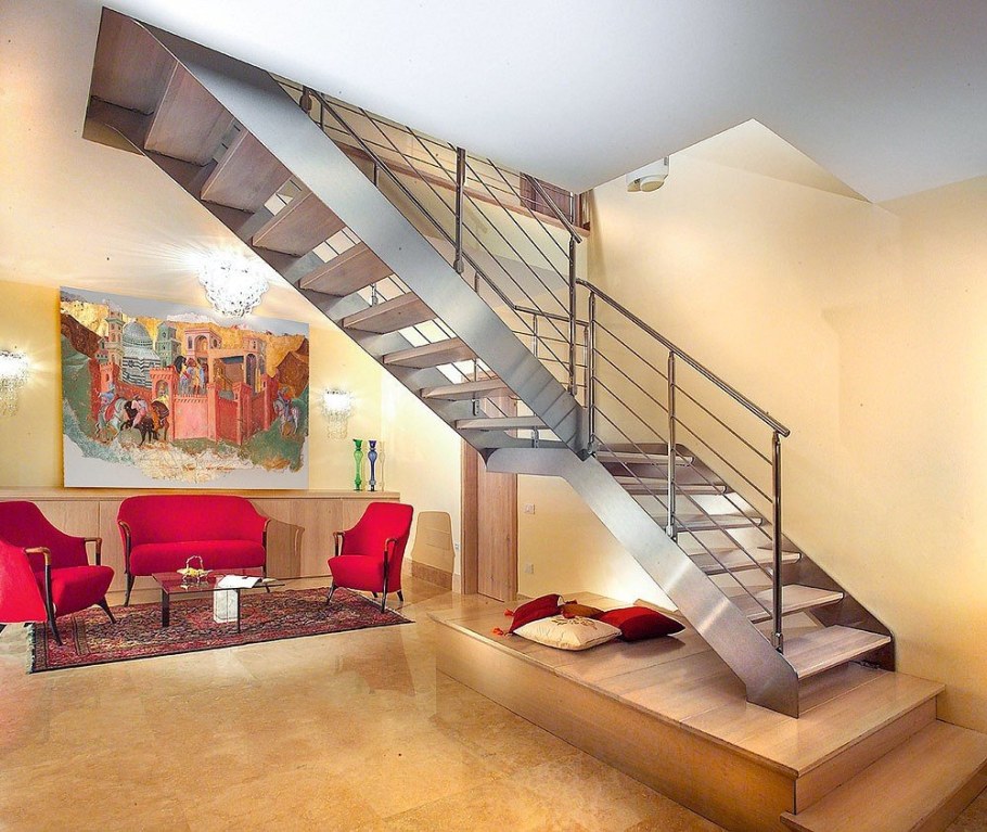 Лестница в гостиной