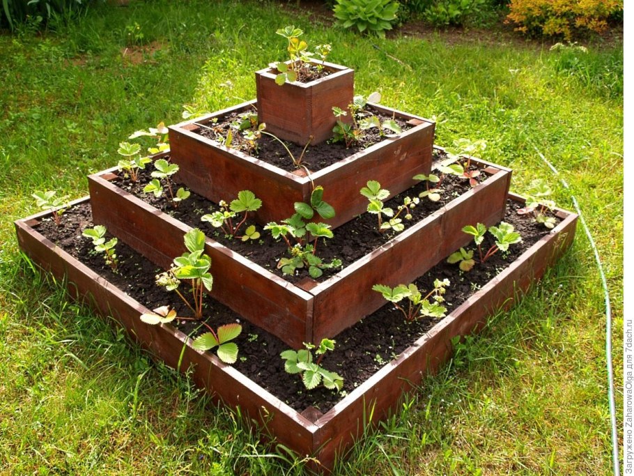 Многоярусная грядка-пирамида