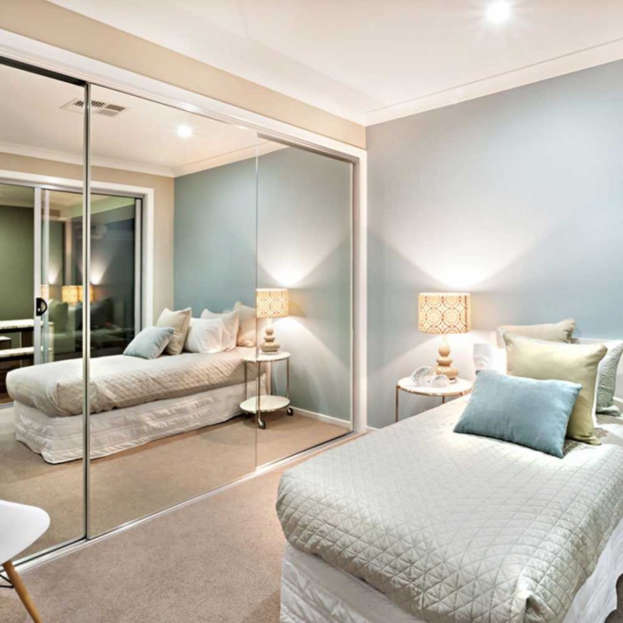 Зеркала в интерьере спальни