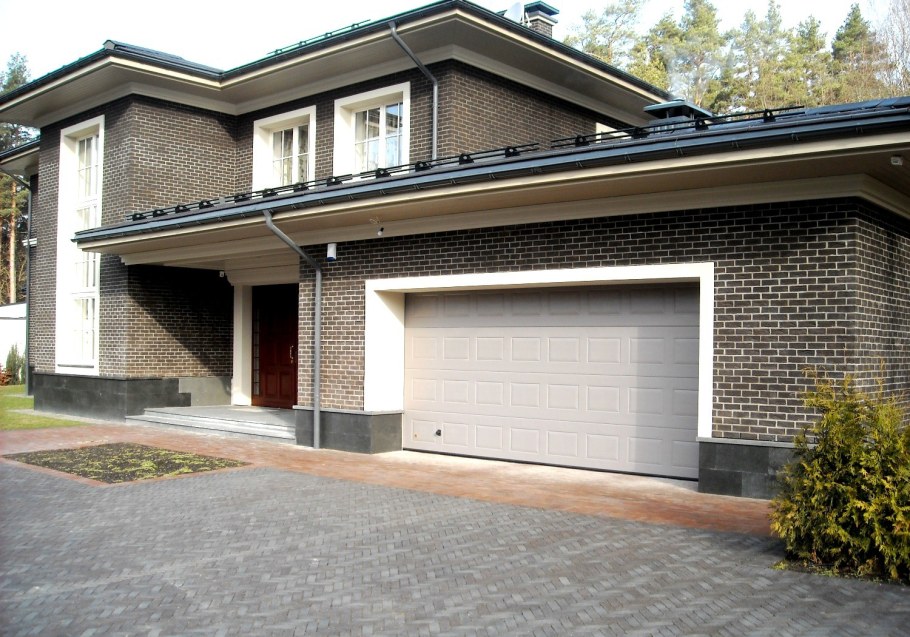 Секционные гаражные ворота RAL 7004