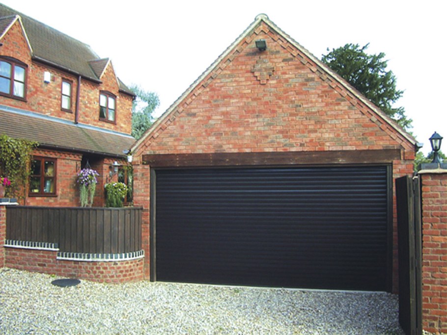 Гараж в частном доме