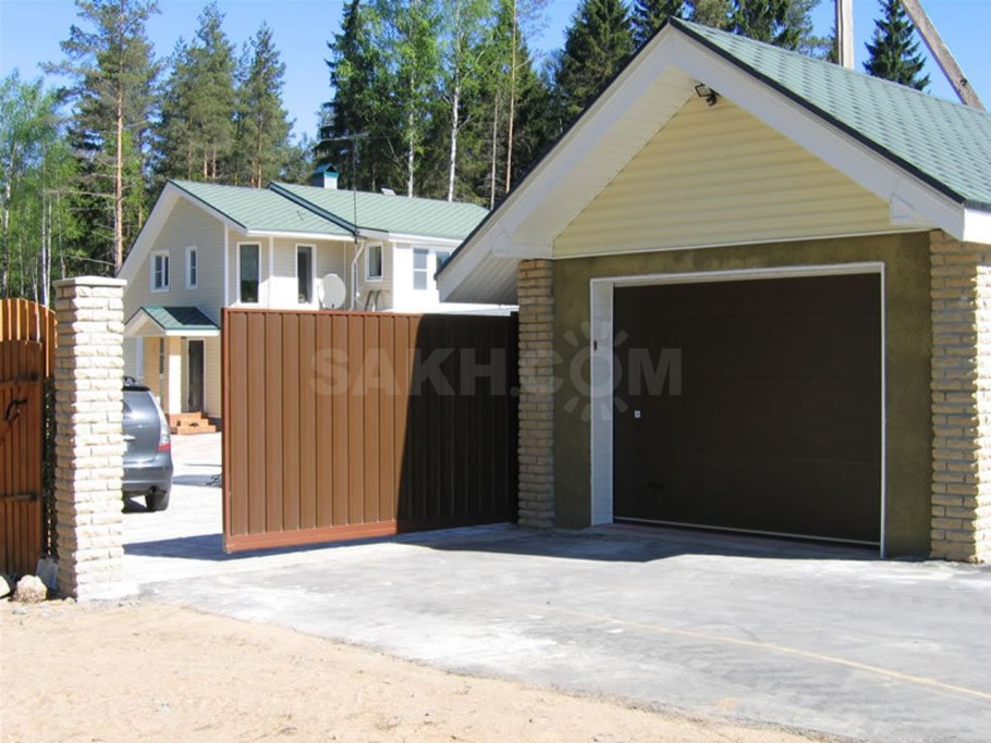 Гараж в заборе