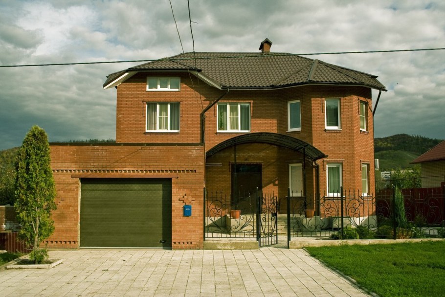 Кирпичный частный дом