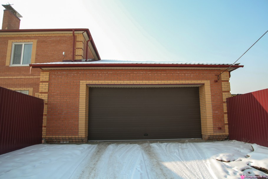 Гараж в частном доме