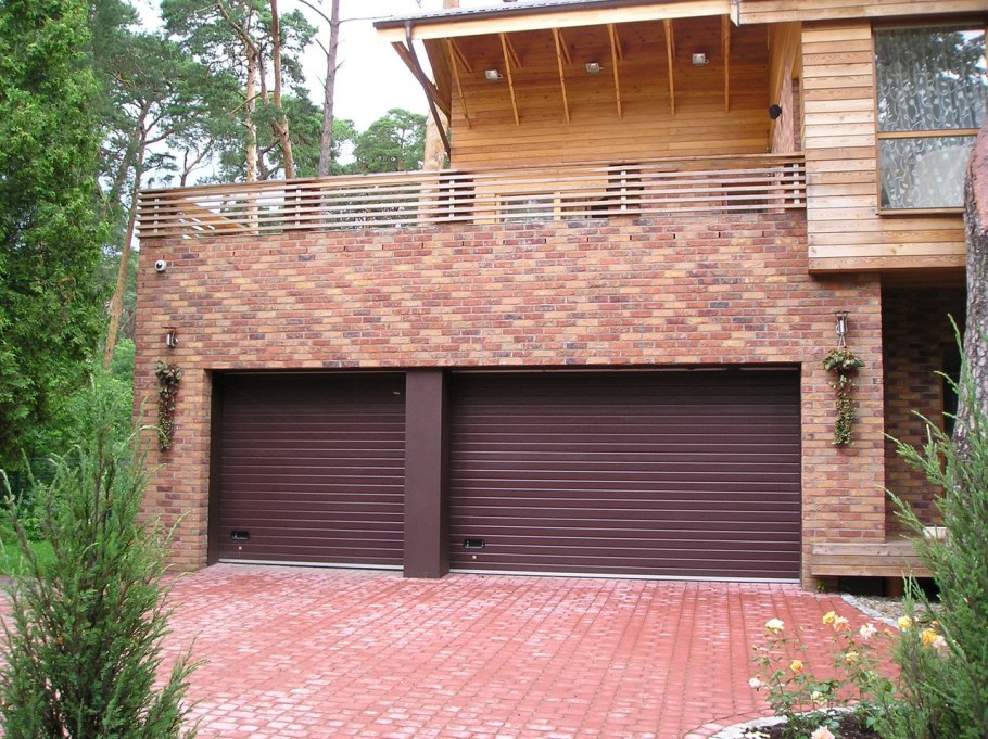 Гараж в заборе