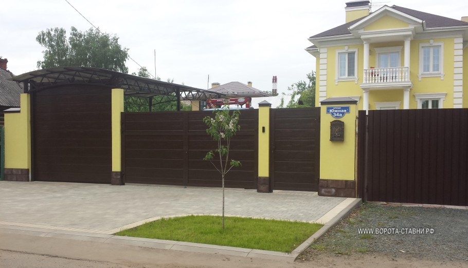 Гараж совмещенный с забором