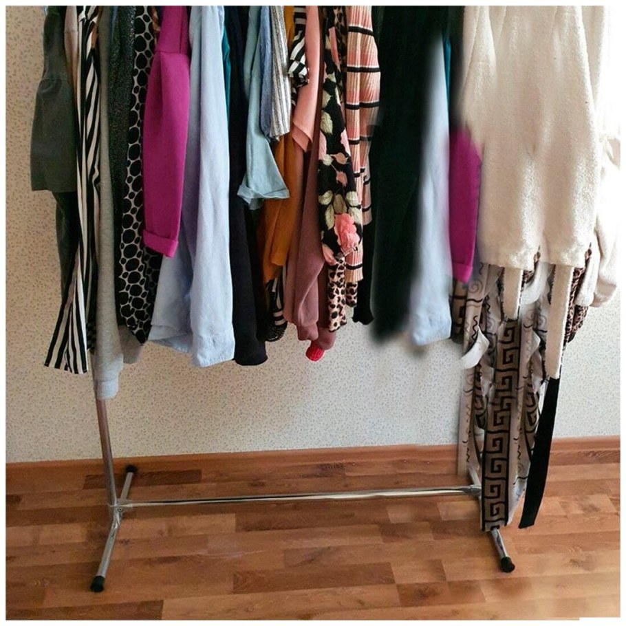 Напольная вешалка для одежды в интерьере