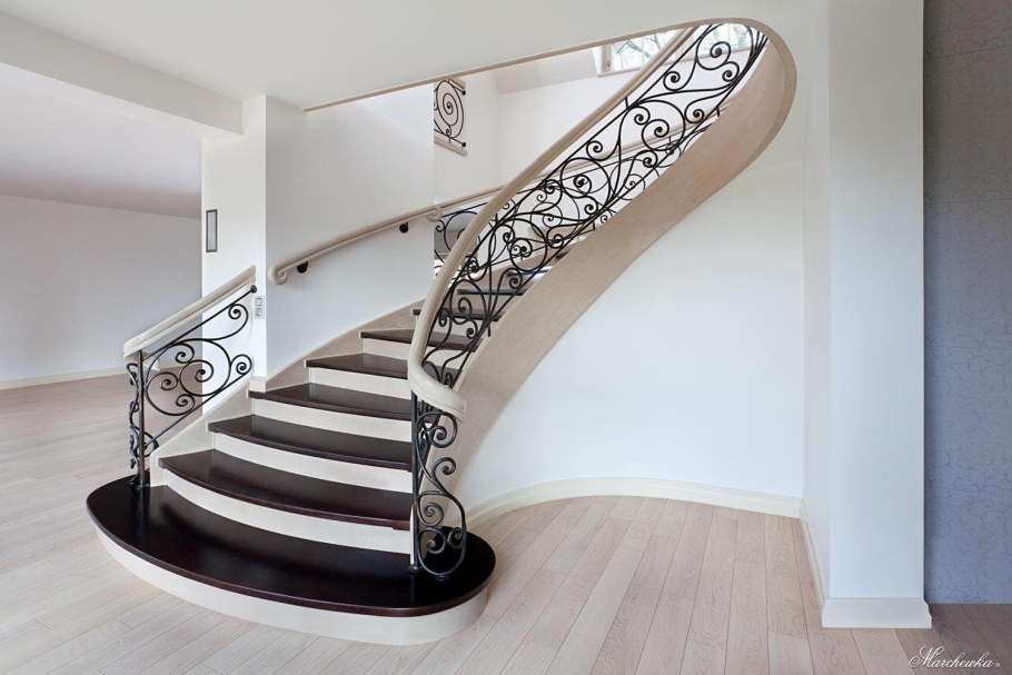 Овальная лестница