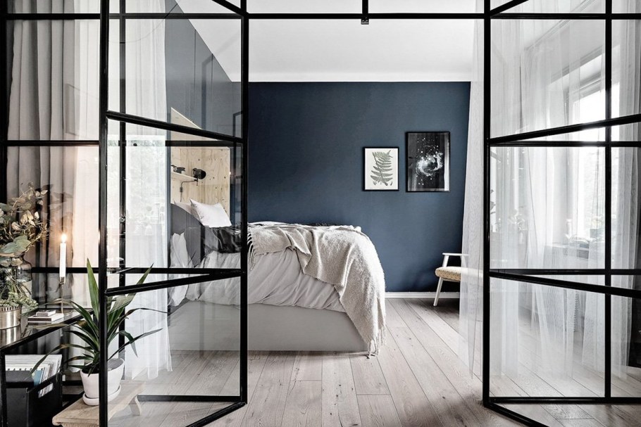 Стеклянная перегородка в спальне