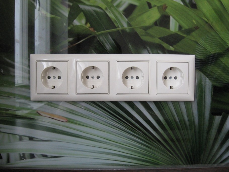 Угловая розетка Elektra 05256455