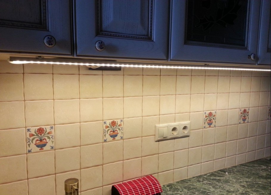 Розетки на фартуке