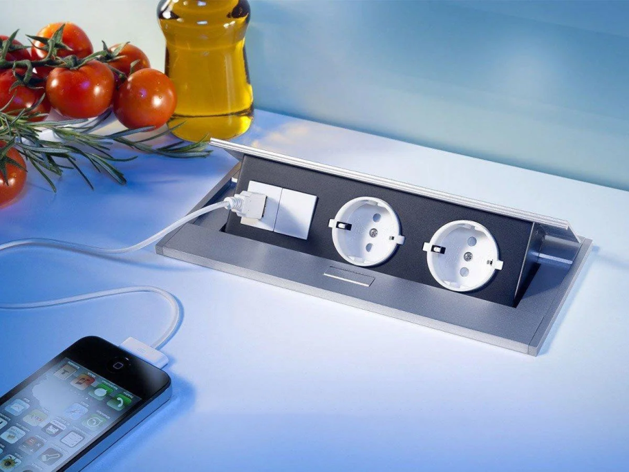 Встроенный розеточный блок