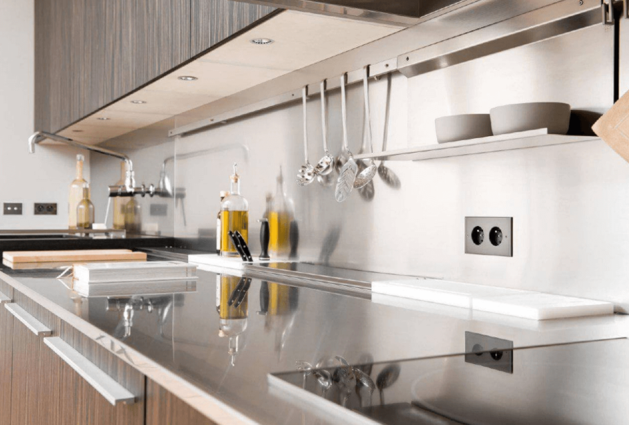 Накладные розетки на кухонный фартук