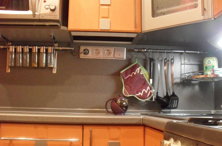 Розетки на фартуке