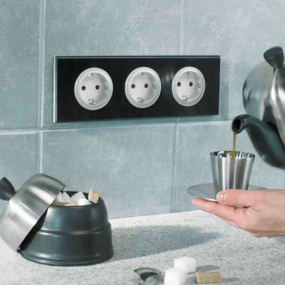 Блок розеток на 4 розетки для скрытой проводки