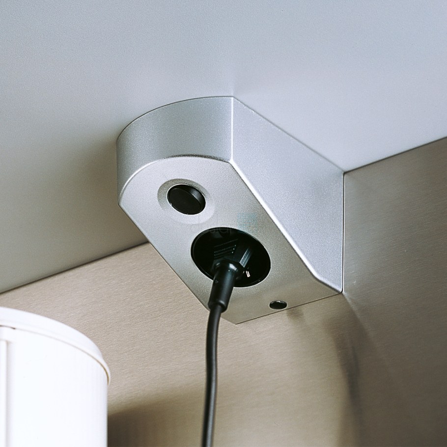 Угловой накладной блок розеток Simon CORNERBOX