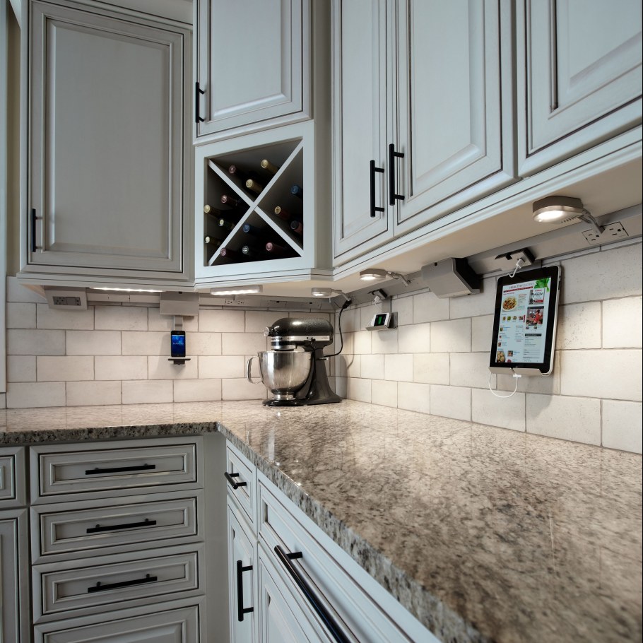 Накладные розетки для кухни на фартук