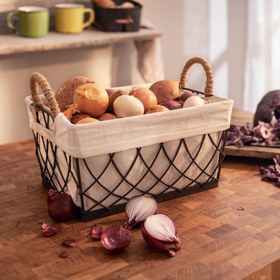 Металлические корзины в интерьере