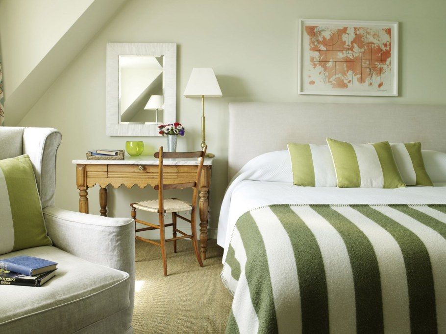 Комната в фисташковых тонах