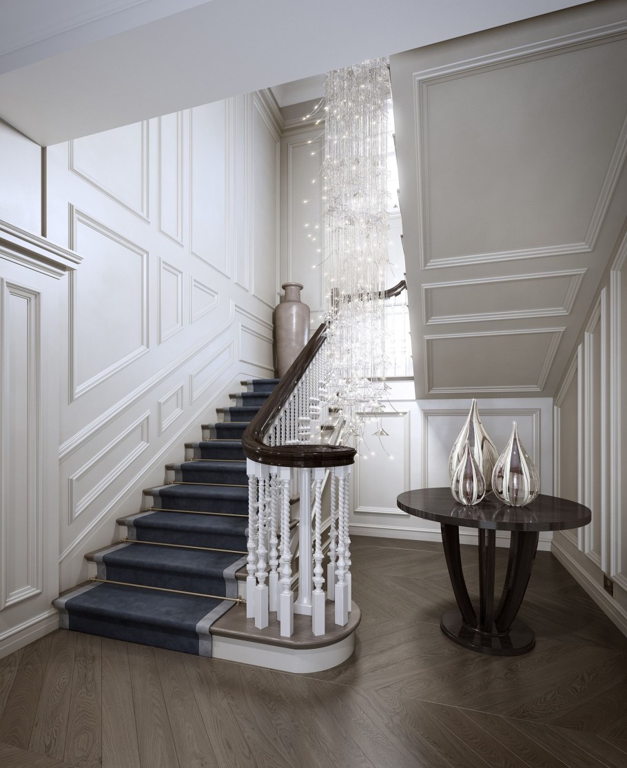 Молдинги на лестнице в интерьере