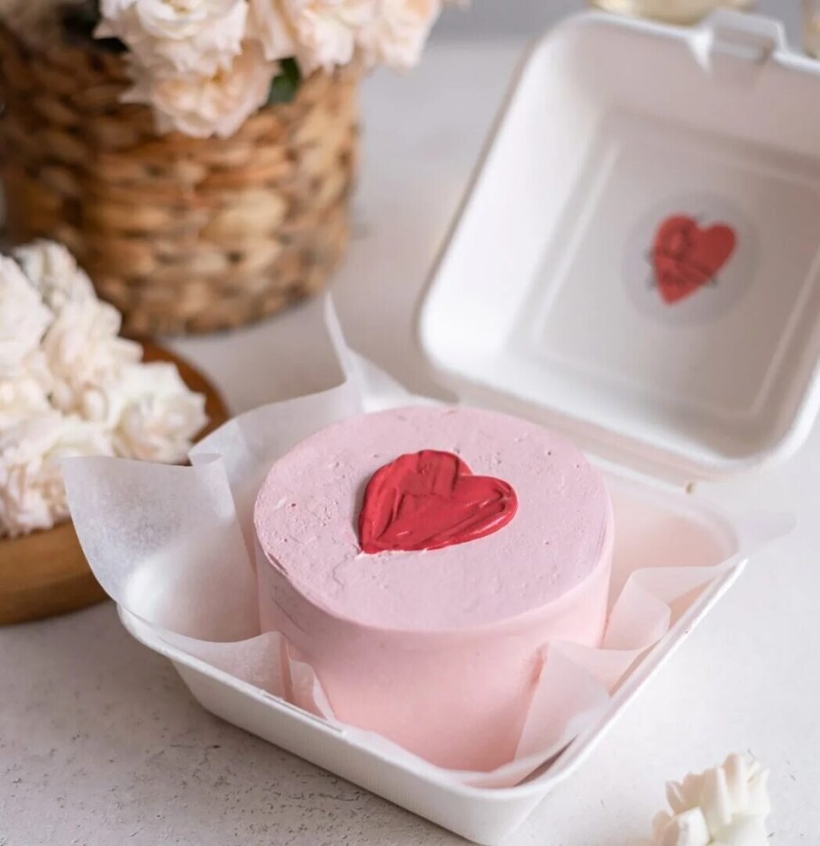 Бенто торт розовый с сердечками