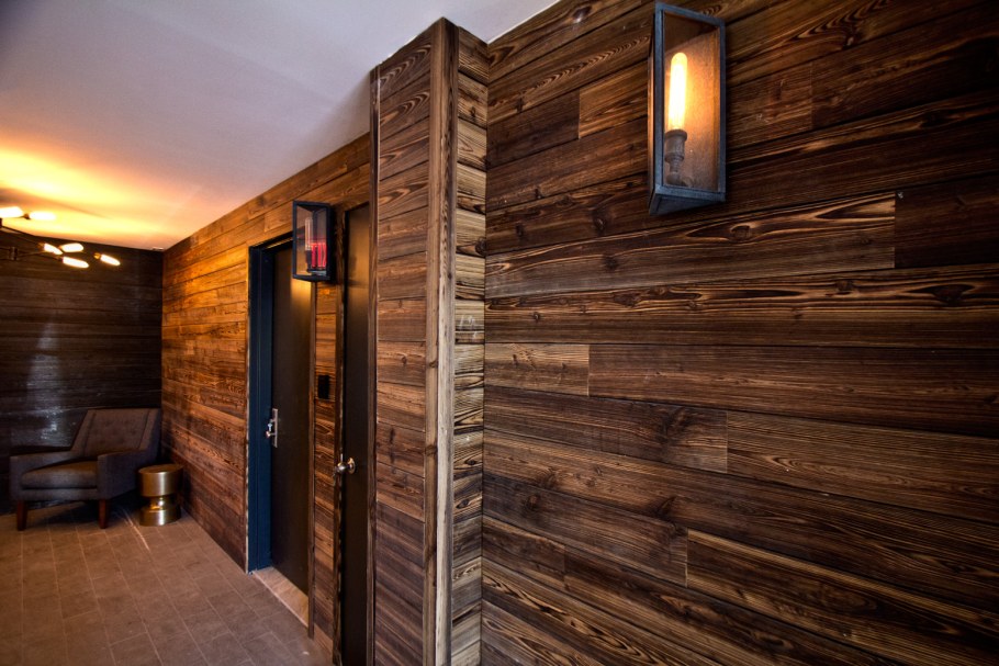 Отделка бани обожженной доской