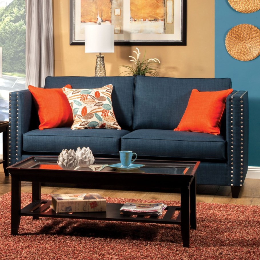 Терракотовый диван в интерьере