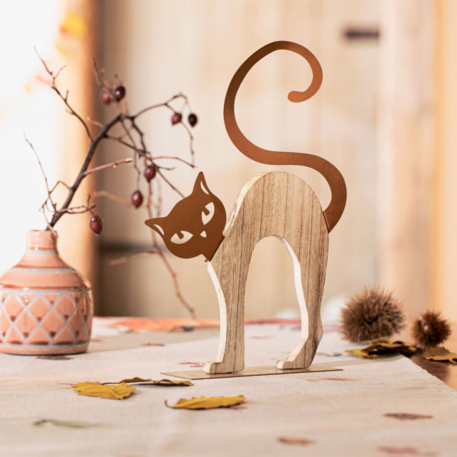 Фигуры животных в интерьере