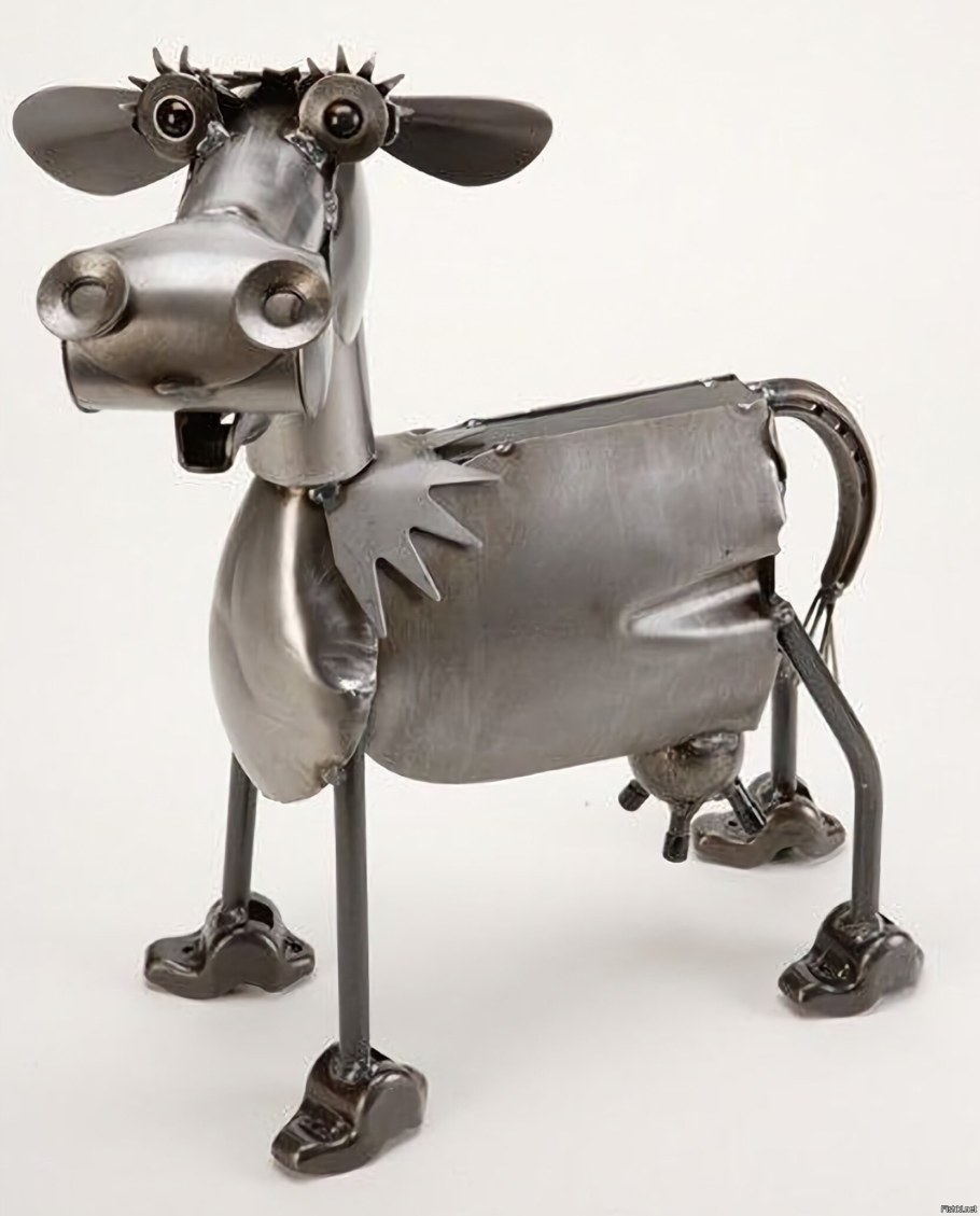 Корова из металла