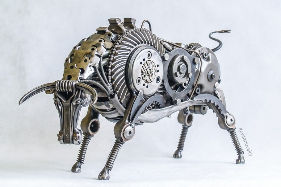 Фигурки из металлических деталей